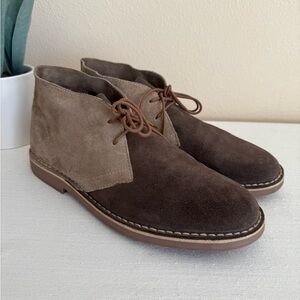 ROBERT WAYNE Greyson Brown/Tan Suede Chukka Boots